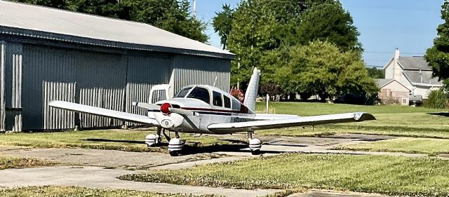Piper Cherokee (N8762E)