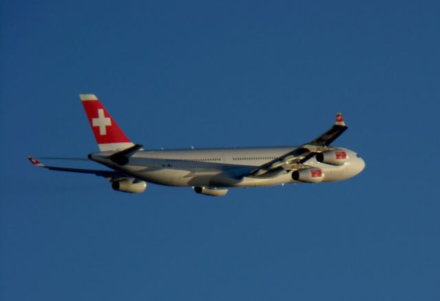 Airbus A340-300 (HB-JMJ)