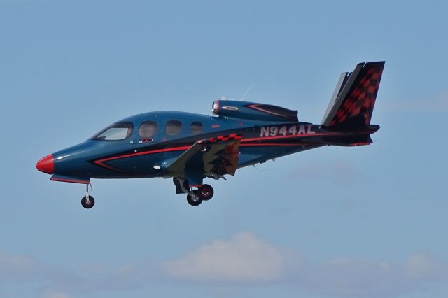 Cirrus Vision SF50 (N944AL)