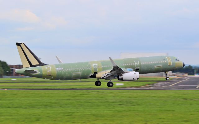 Airbus A321 (F-WHUE) - a321-231 f-whue about to land at shannon for painting by iac into air busan scheme 12/7/17.
