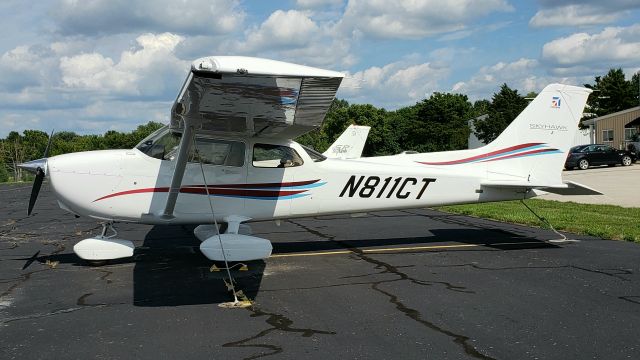 Cessna Skyhawk (N811CT)