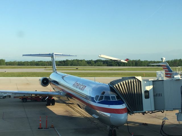 McDonnell Douglas MD-83 (N9615W) - Departing Delta MD-88 in the background.