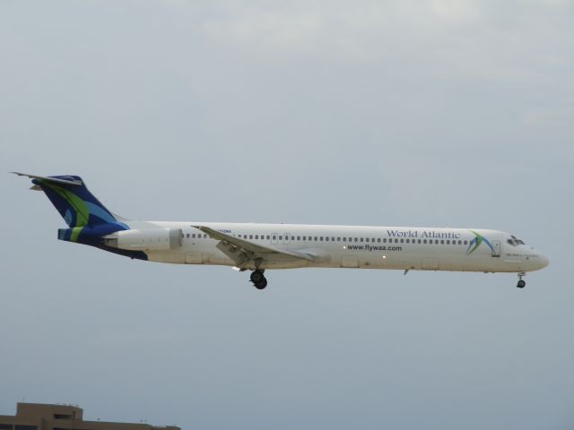 McDonnell Douglas MD-83 (N802WA)