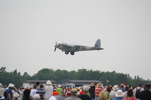 — — - Mosquito over the crowd at Hamilton airshow (CYHM)
