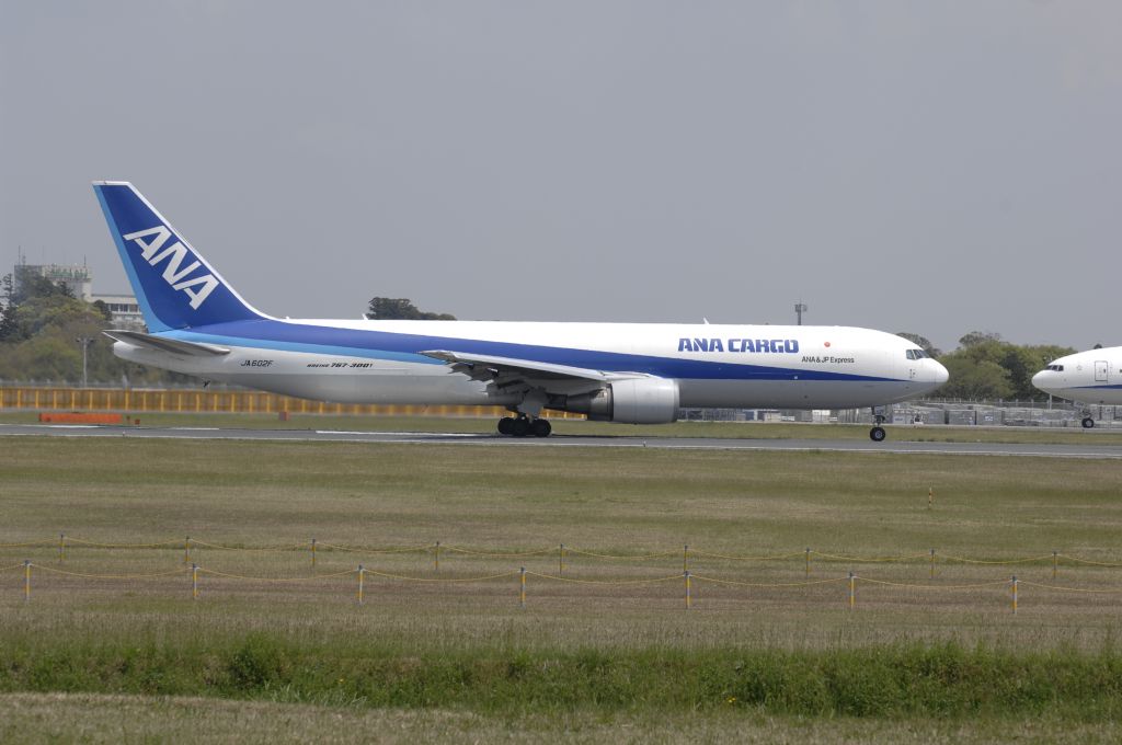 BOEING 767-300 (JA602F) - Departure at Narita Intl Airport 16R 2010/5/2 ANA & JP Express