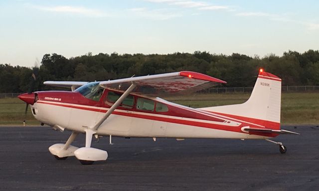 Cessna Skywagon 180 (N2811K)