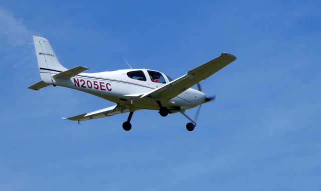 Cirrus SR-20 (N205EC) - On final is this 2012 Cirrus SR20 in the Summer of 2019.