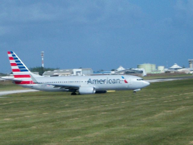 Boeing 737-800 (N832NN) - Holding short