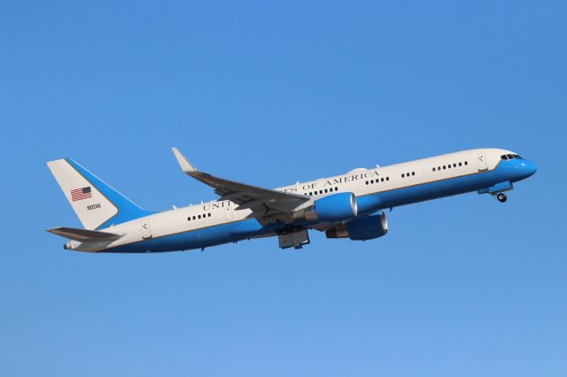 Boeing 757-200 (90016)