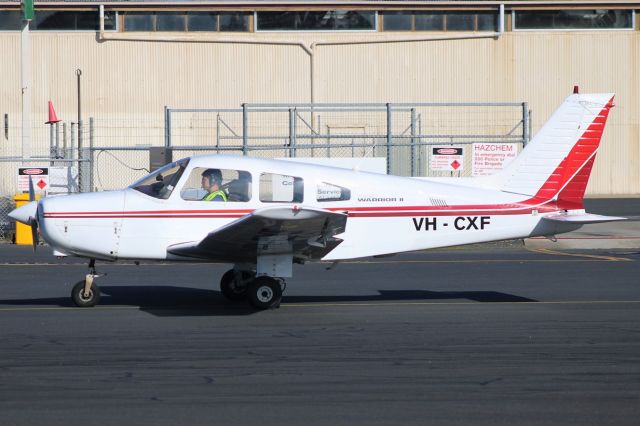 Piper Cherokee (VH-CXF)