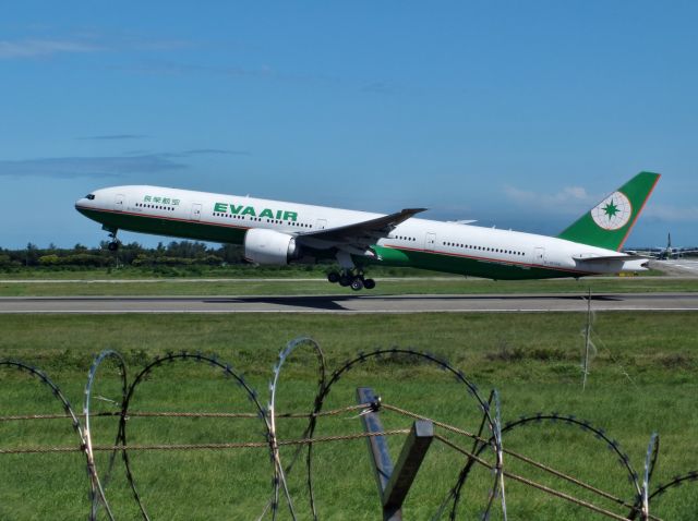 BOEING 777-300ER (B-16708)