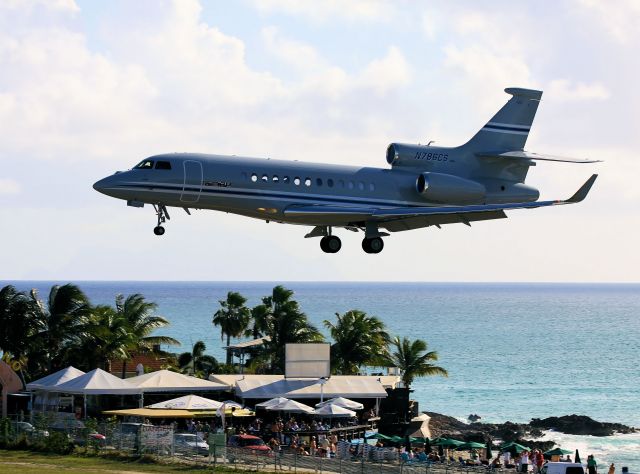 Dassault Falcon 7X (N786CS)