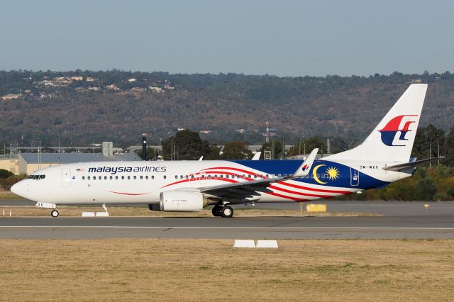 Boeing 737-800 (9M-MXV) - Boeing 737-8H6 40159 Ln4964. MAS 9M-MXV Negaraku flag livery  rwy 03 YPPH 23 April 2022