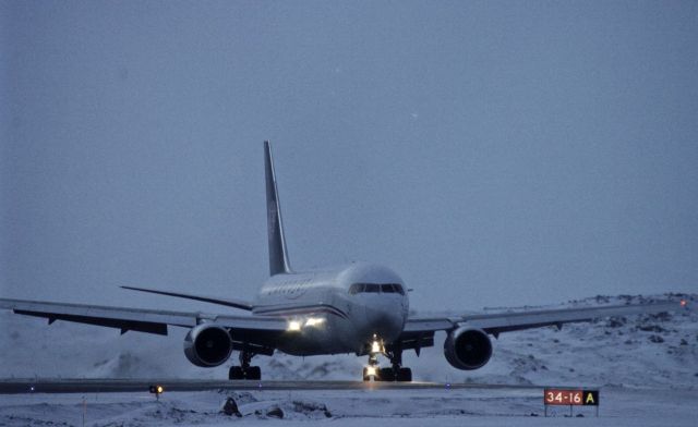 BOEING 767-200 (C-FMCJ) - Landing in Iqaluit, Nunavut Nov.05.2015