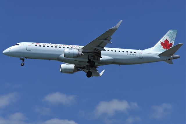 Embraer ERJ-190 (C-FHOS)