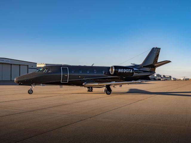 Cessna Citation Excel/XLS (N690TX) - Photo Credit: Darin LaCrone