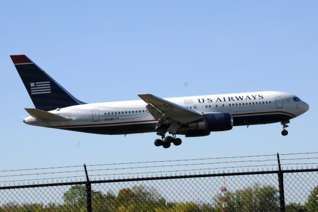 BOEING 767-200 (N253AY)