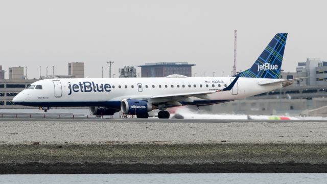 Embraer ERJ-190 (N328JB) - January 28,2018 JBU 2579 Taxis on to Runway 22R for Newark