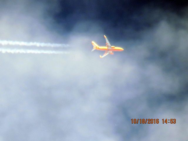 Boeing 737-700 (N714CB)