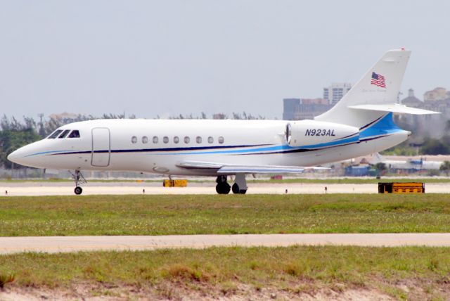 Dassault Falcon 2000 (N923AL) - Lining up to depart rwy 10L on 6-May-18 heading for KJZI.