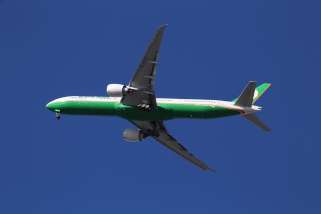 BOEING 777-300ER (B-16718)