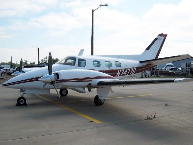 Beechcraft Duke (N7477D)