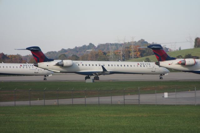 Canadair Regional Jet CRJ-200 (N132EV)