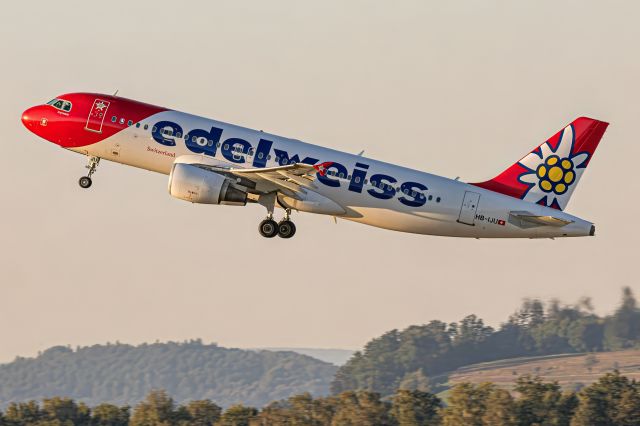 Airbus A320 (HB-IJU)