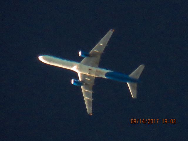 Boeing 757-200 (N906NV)