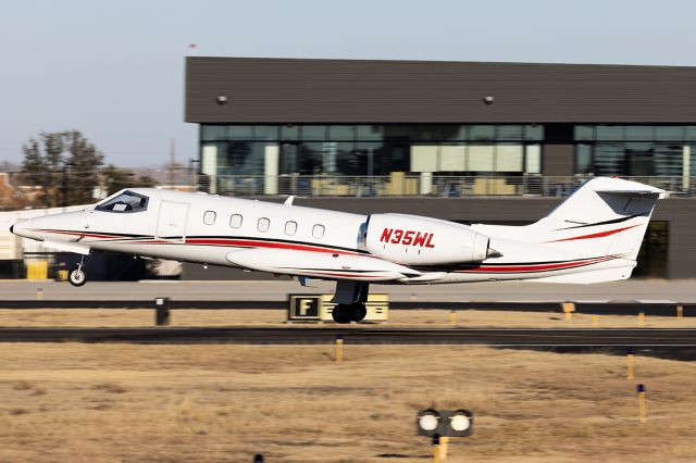 Learjet 35 (N35WL)