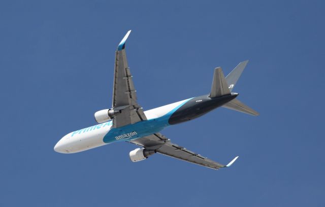 BOEING 767-300 (N1489A) - Taking off from Miami International on the morning of the 16th of February, 2019.