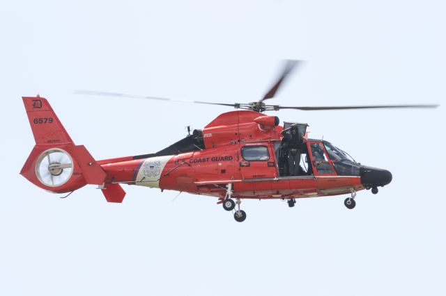 N6579 — - USCG SAR demo at Thunder of Niagara air show, Niagara Falls Air Reserve Base, 18 July 2015