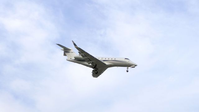 Canadair Challenger 350 (N312EA)