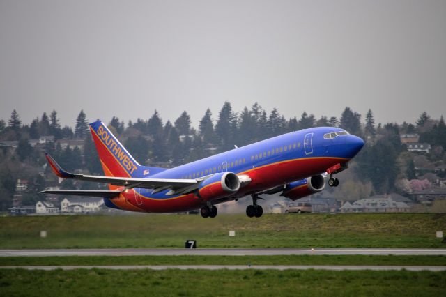 BOEING 737-300 (N633SW) - Flight 3848 to KOAK, taking off from runway 10L.