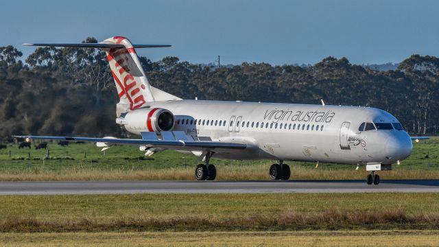 Fokker 100 (VH-FNU)