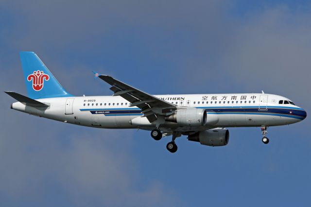 Airbus A320 (B-9929)