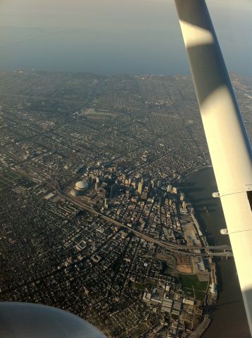 Cessna Skyhawk (N6043S) - Downtown New Orleans from 9500ft