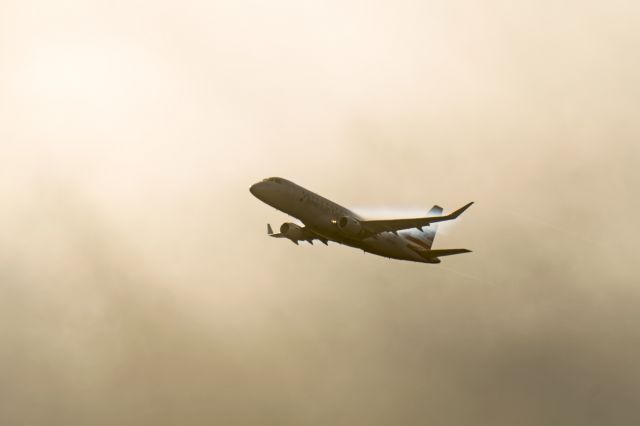 Embraer 170/175 (N230NN)