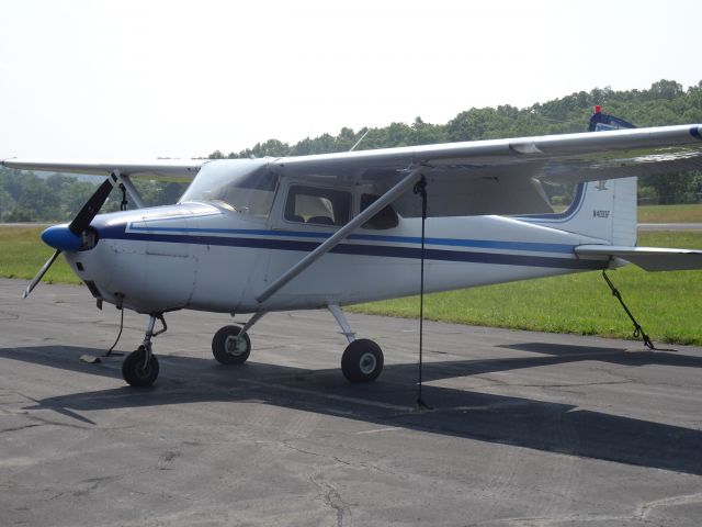 Cessna Skyhawk (N4033F)