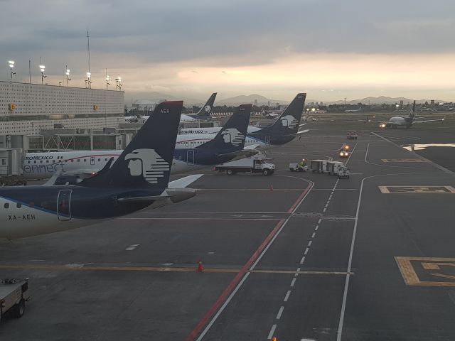 Embraer ERJ-190 (XA-AEH) - Full Aeromexico, XA-AEH,XA-ACE,XA-AMB