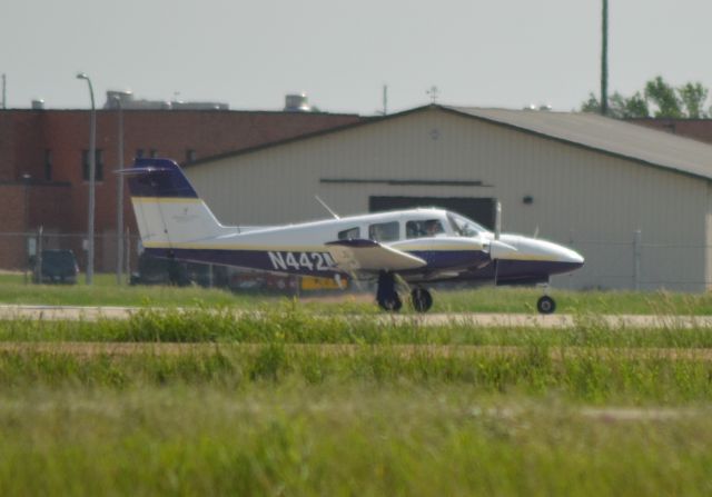Piper PA-44 Seminole (N422MK) - N422MK departing Sioux Falls SD