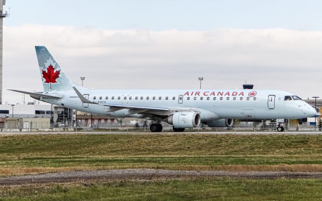 Embraer ERJ-190 (C-FHIU)