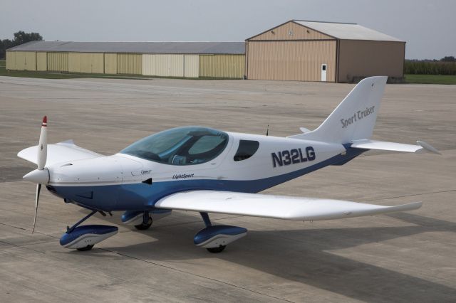 Cessna Centurion (N32LG) - on the ramp