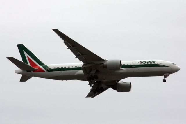 Boeing 777-200 (EI-ISD) - Alitalia B777-200 landing 15R to Logan on 8/4/20. I took this photo while on my lunch break. Aircraft fly right over my work place when they land on 15R. 