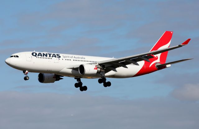 Airbus A330-300 (VH-EBD) - Traralgon Short Final To Rwy 16R