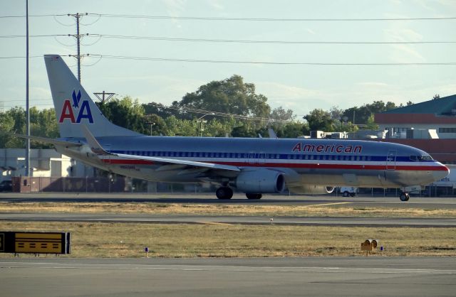 Boeing 737-800 (N865NN)