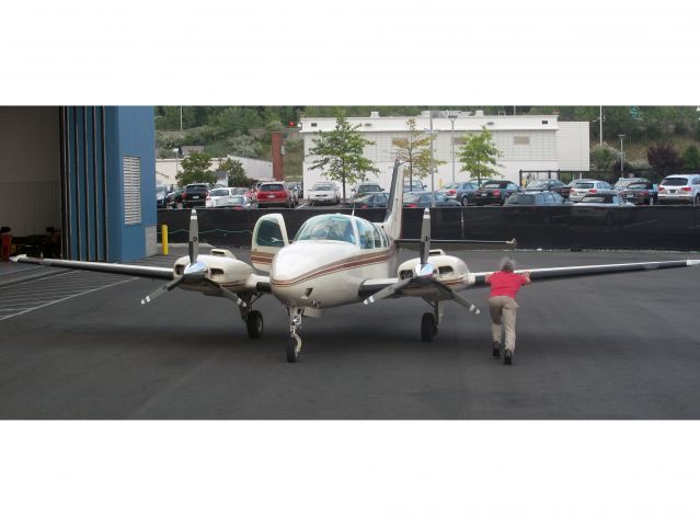 Beechcraft Baron (58) (N7237X) - The strongest man at Reliant Air.