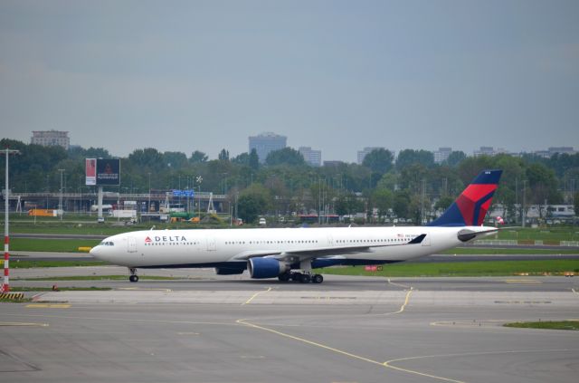Airbus A330-300 (N818NW)