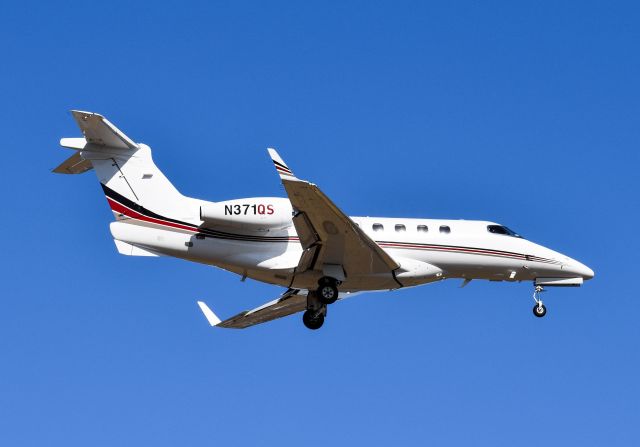 Embraer Phenom 300 (N371QS)