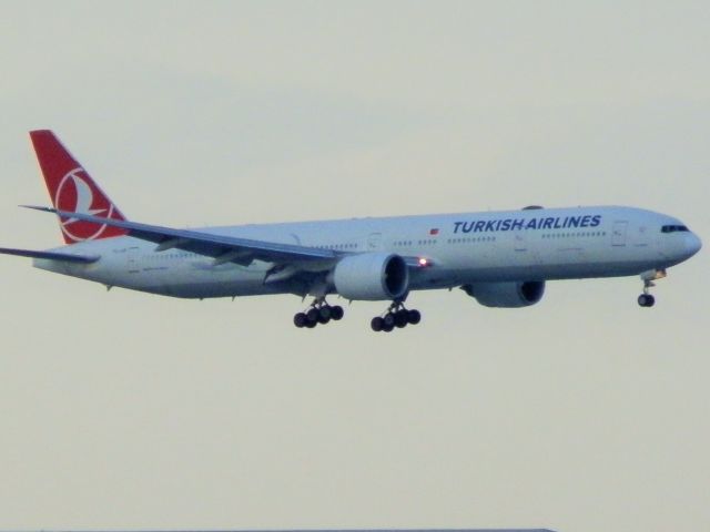 BOEING 777-300ER (TC-JJF)